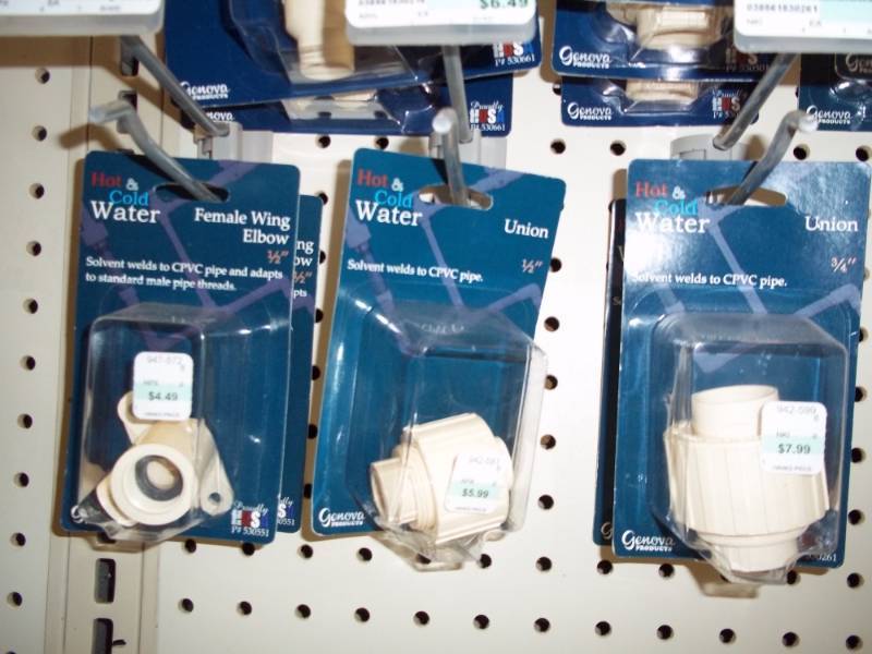 lot 1016 image: Lot of 3 Elbows and 2 Unions