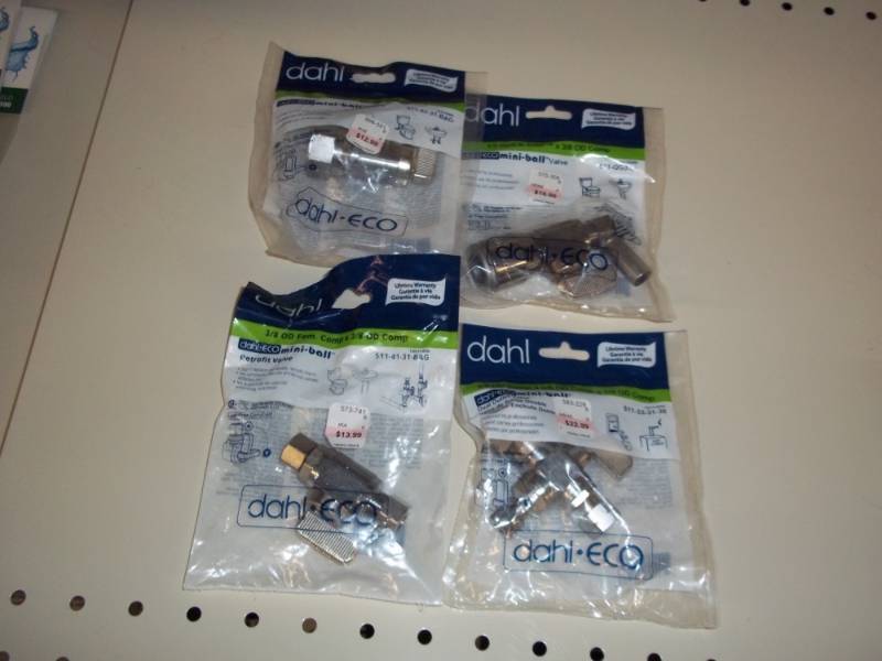 lot 1028 image: Lot of 4 Mini Ball Valves