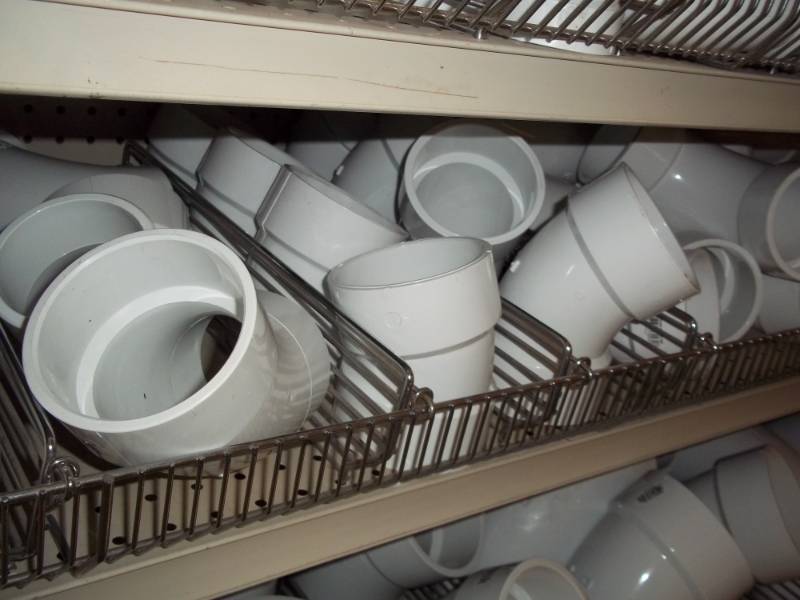 lot 1036 image: 4 ft Shelf Lot of Pvc Fittings