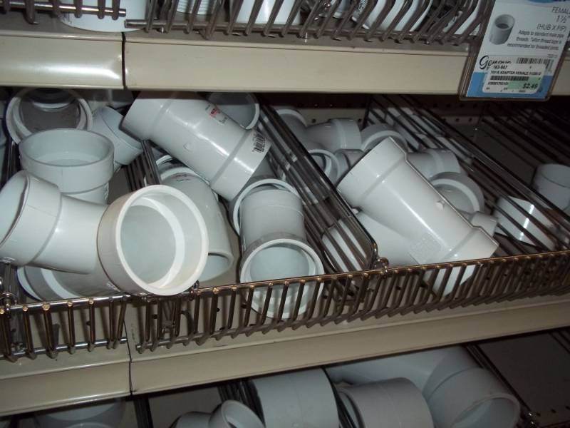 lot 1041 image: 4 ft Shelf Lot of Pvc Fittings
