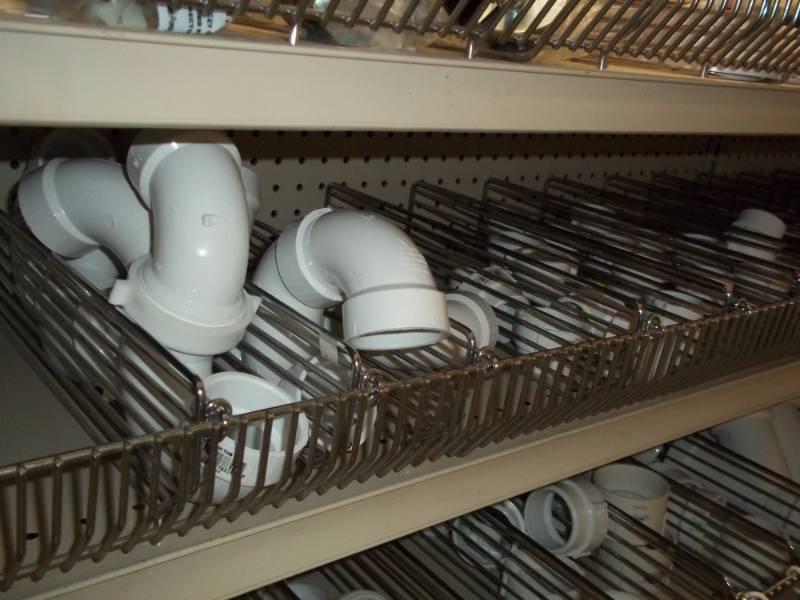 lot 1046 image: Shelf Lot of Plumbing Supplies