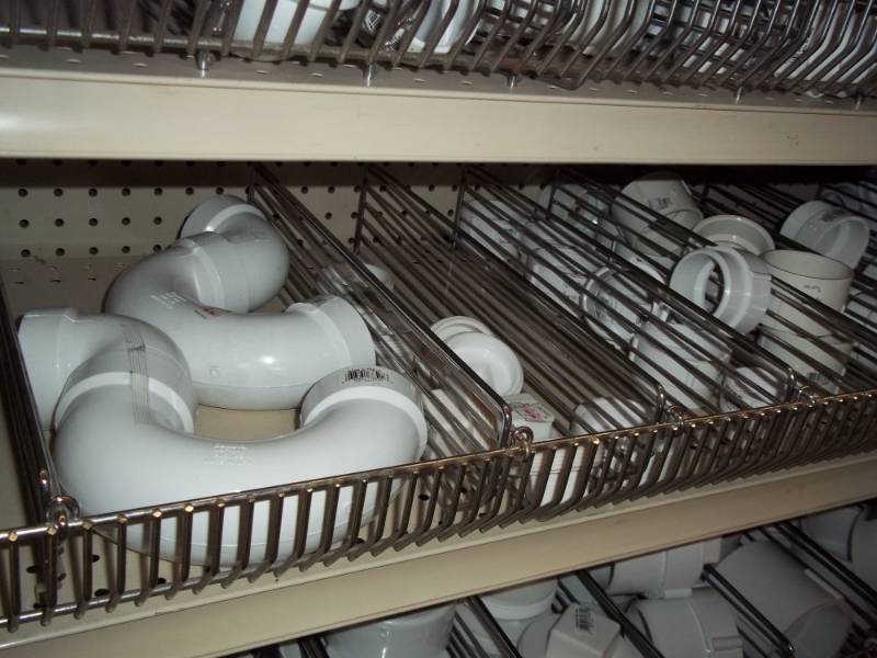 lot 1047 image: Shelf Lot of Plumbing Supplies