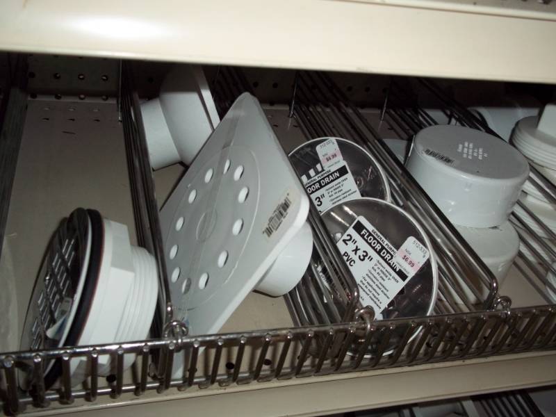 lot 1048 image: Shelf Lot of Plumbing Supplies