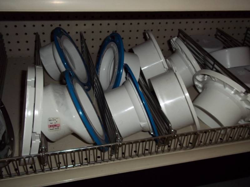 lot 1049 image: Shelf Lot of Plumbing Supplies