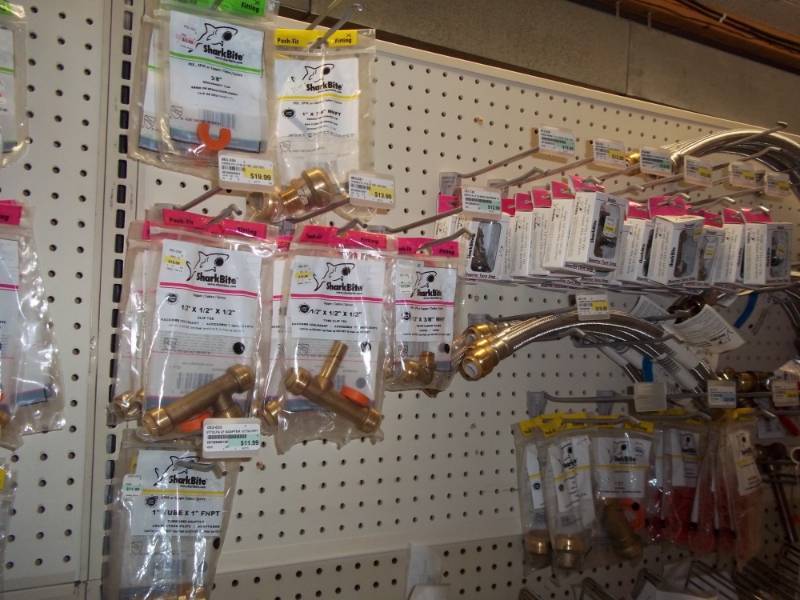 lot 1050 image: 4 ft Lot of SharkBite Fittings Large Selection