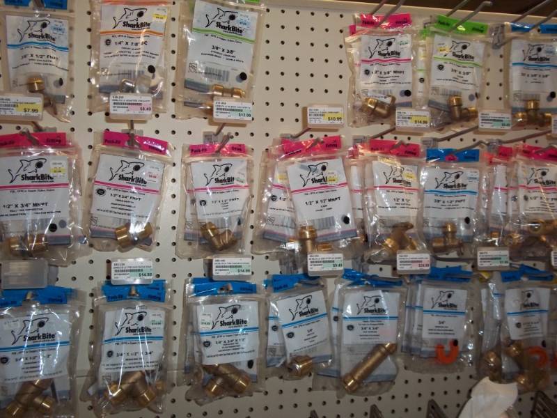 lot 1058 image: 4 ft Lot of SharkBite Fittings Large Selection