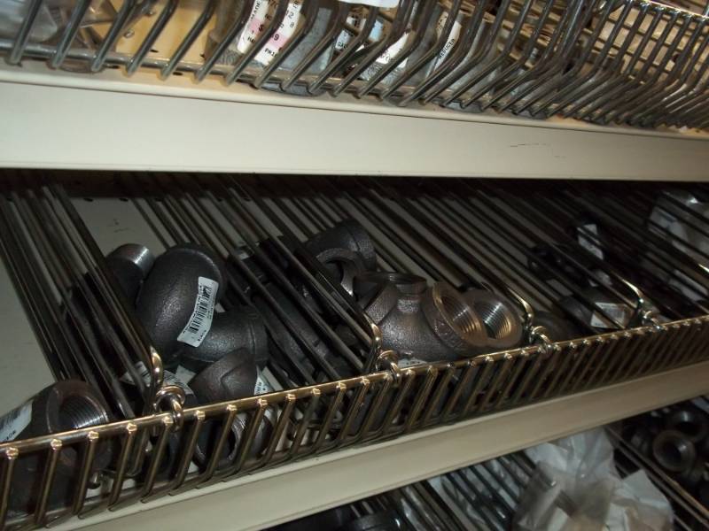 lot 1060 image: 4 ft Lot of Galvanized Fittings