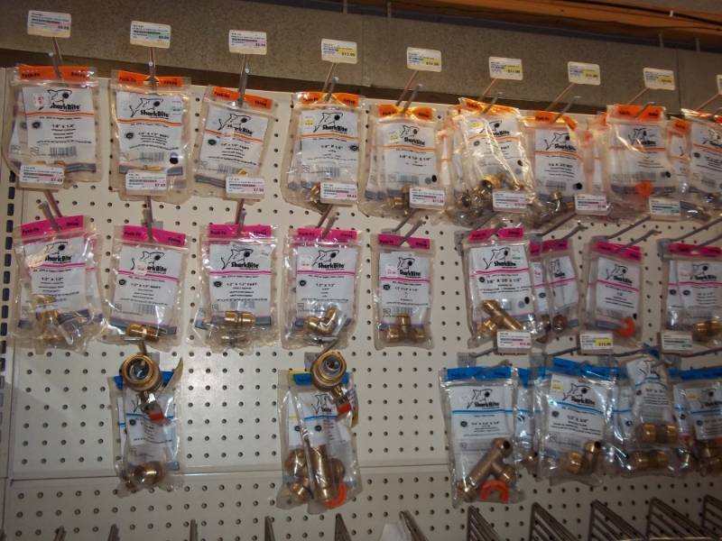 lot 1066 image: 4 ft Lot of SharkBite Fittings Large Selection