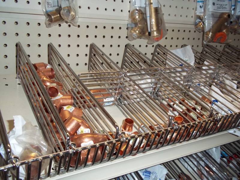 lot 1067 image: 4 ft shelf Lot of Copper Fittings and Valves