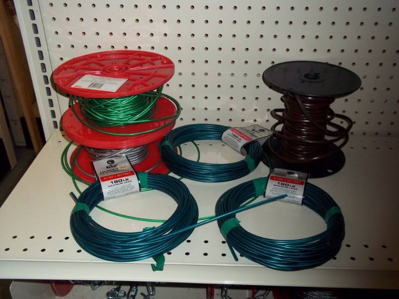 lot 1078 image: Shelf Lot of Clothes Line Cable and Plastic Cable