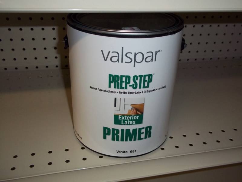 lot 1086 image: Gallon Valspar Primer White Paint