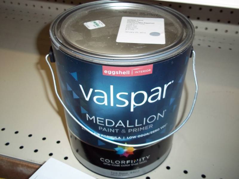 lot 1115 image: Gallon of Gray Interior Paint
