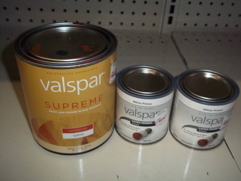 lot 1118 image: Lot of 1 Qt and 2 Half Paints of Valspar Paint