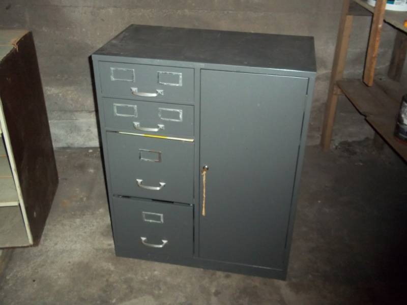 lot 1144 image: Metal File Cabinet
