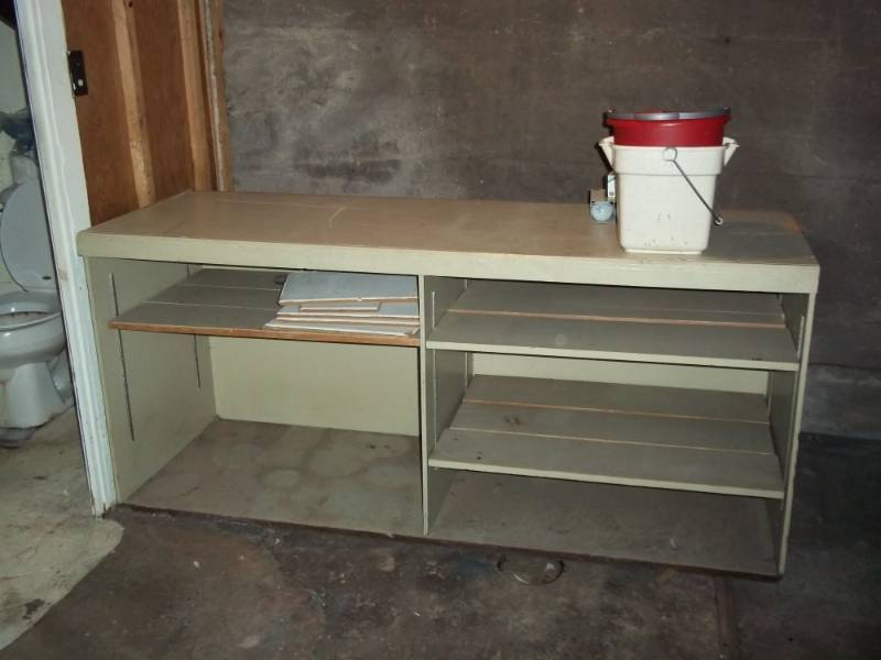 lot 1145 image: Wood cabinet