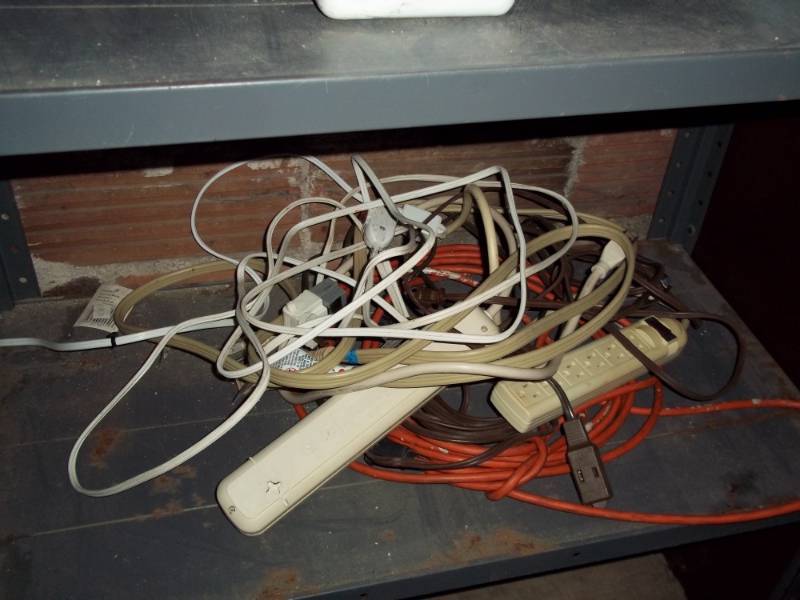 lot 1149 image: Used Extension Cords and Power Bars