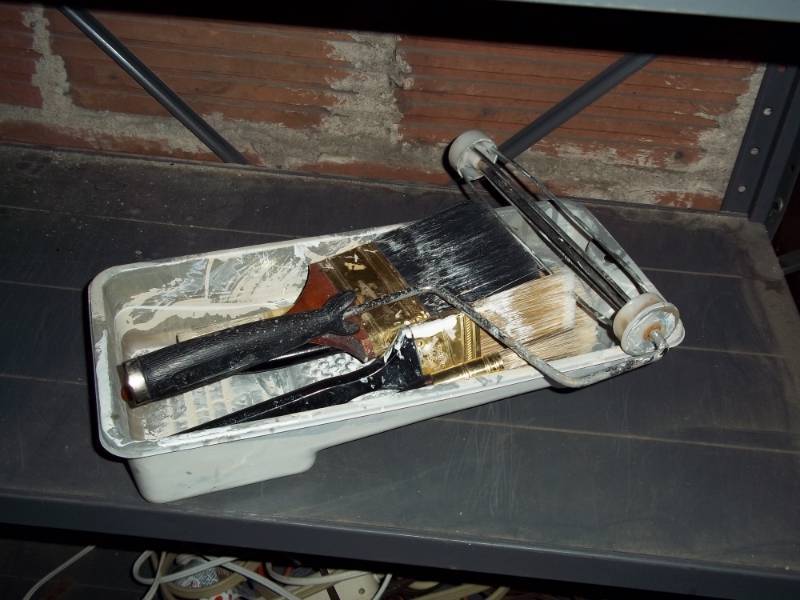 lot 1151 image: Used Painting Supplies includes rollers, brushes and trays