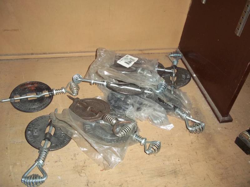 lot 1154 image: Pipe Dampers assorted sizes