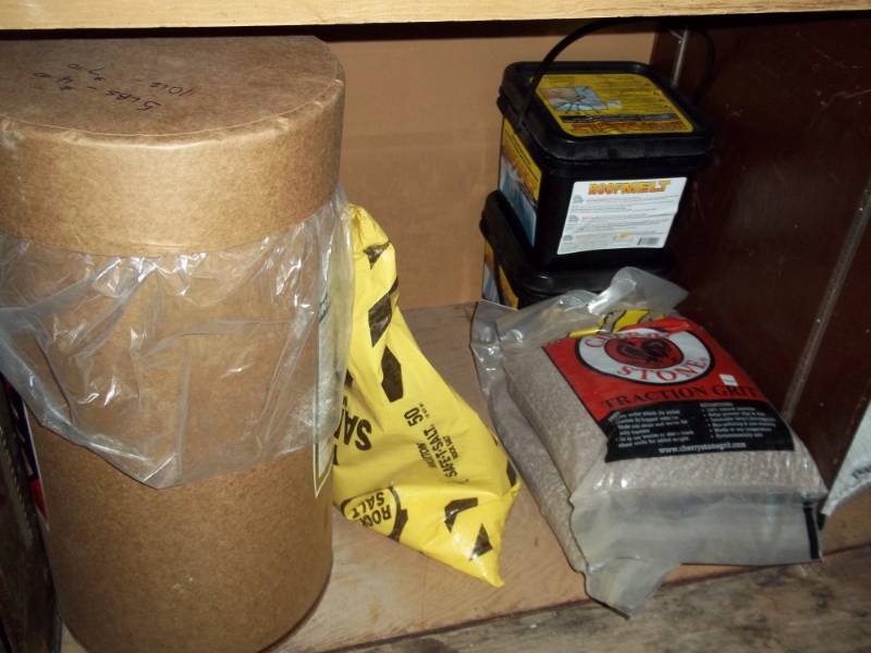 lot 1160 image: Lot of Partial Pkg Ice Melt, 2-Traction Grit, 2-Roof Melt