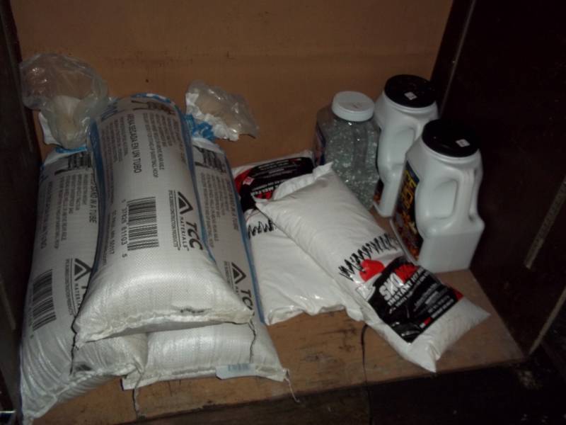 lot 1161 image: Lot of 3 Sand Bags and 5 containers Ice Melt