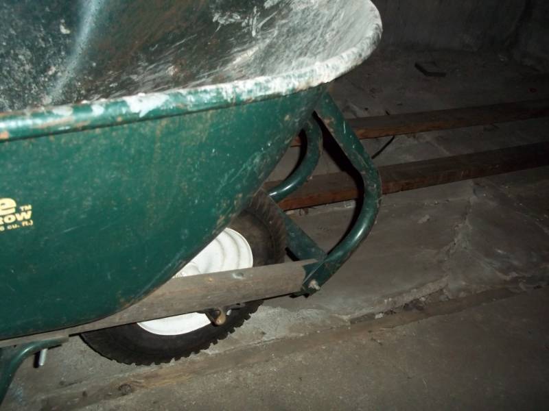 lot 1184 image: Used Wheelbarrow