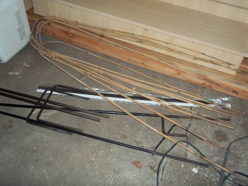 lot 1186 image: Used Bird feeder holders and Plant stands includes squirrel guard