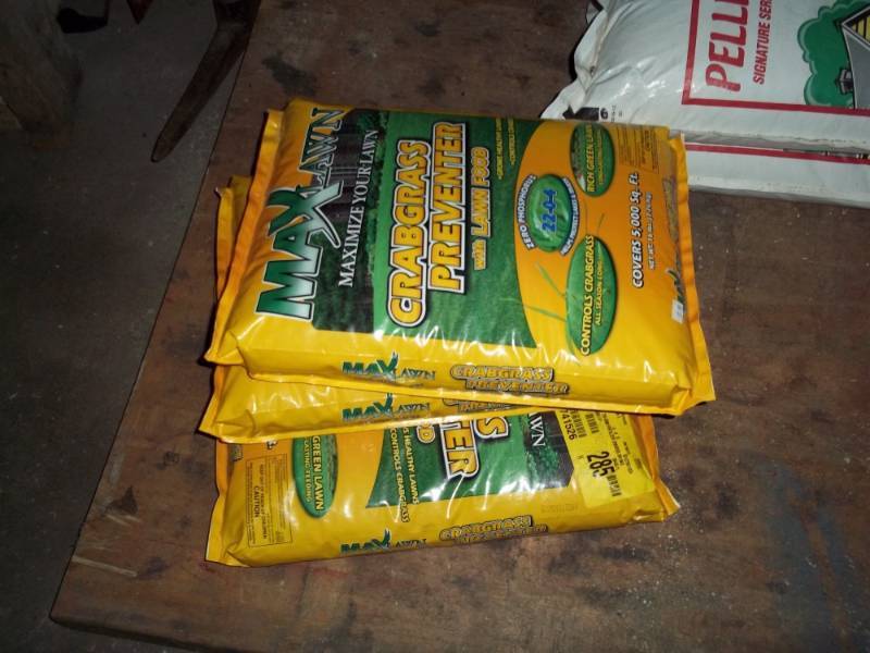lot 1196 image: 3 Bags of Preventer Grass Lawn Food