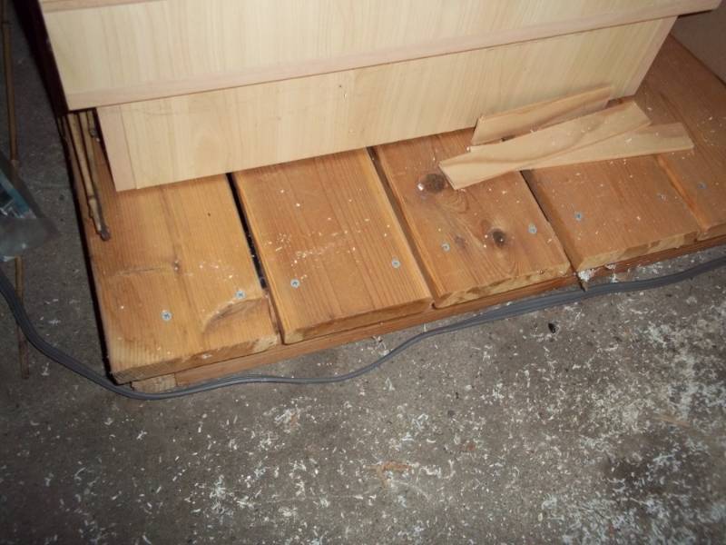 lot 1200 image: Cedar Display Deck   57 in x 9 ft