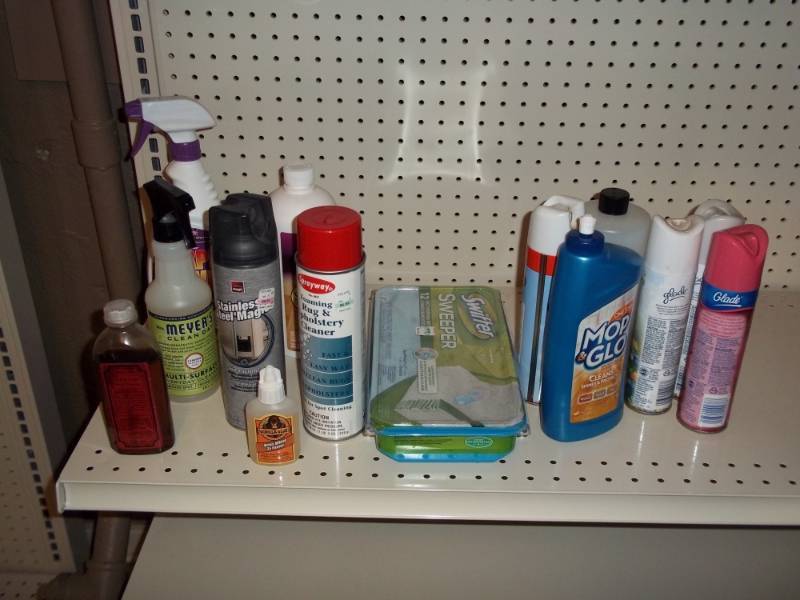 lot 1201 image: Used Shelf lot of cleaning supplies