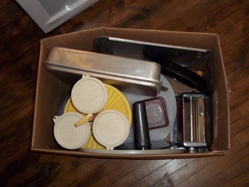 lot 1214 image: Used kitchen supplies