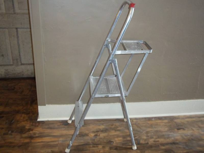 lot 1215 image: Used Step ladder