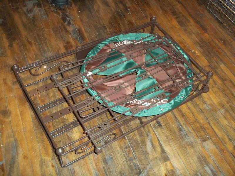 lot 1219 image: Used hanging garden retail display