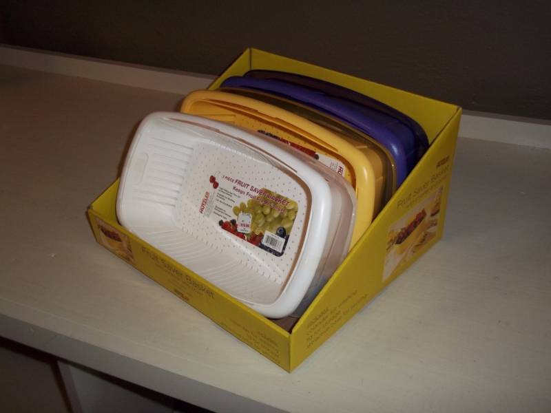 lot 1232 image: 3 fruit saver baskets