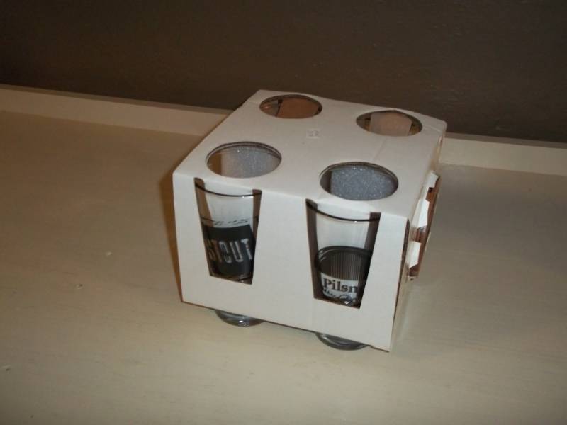 lot 1233 image: 4 Pints with matching cork coasters set