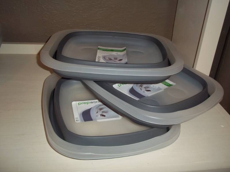 lot 1243 image: 3 collapsible tubs