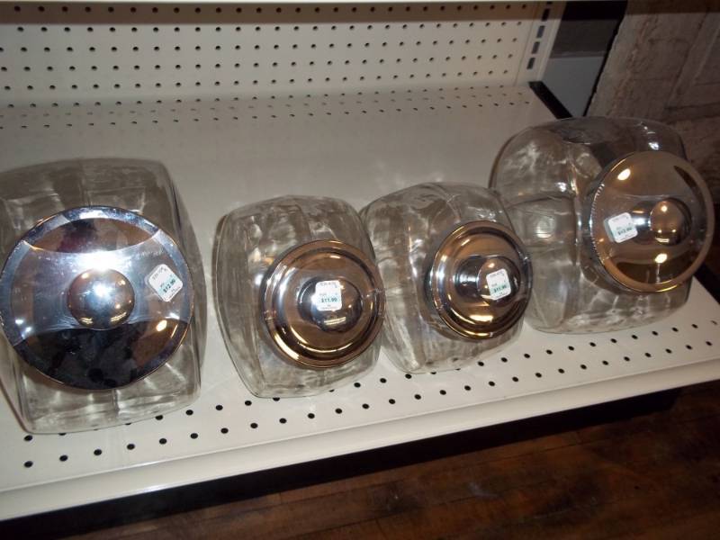 lot 1256 image: 4 cookie jars