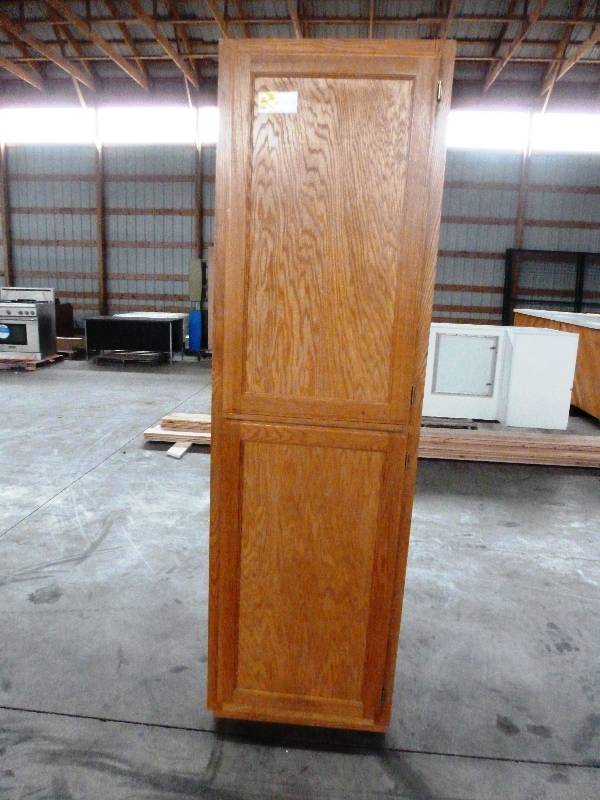 Stand up Oak Cabinet w2 Doors