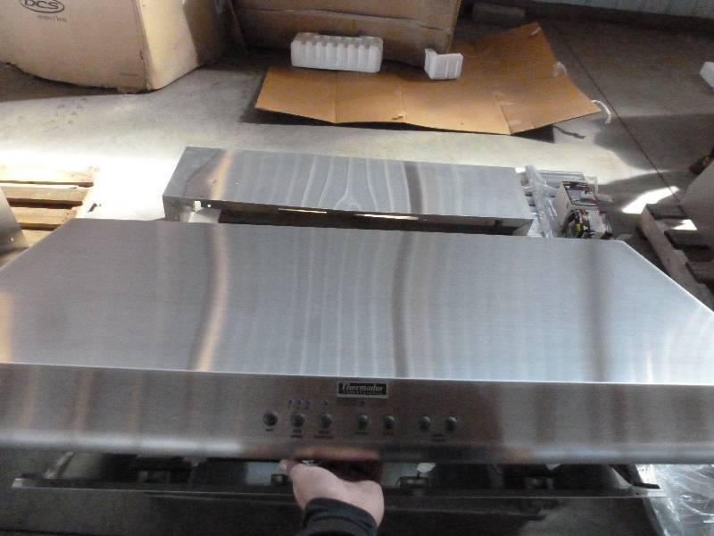 lot 3 image: New 48 Thermador PH48CS Stainless Range Hood
