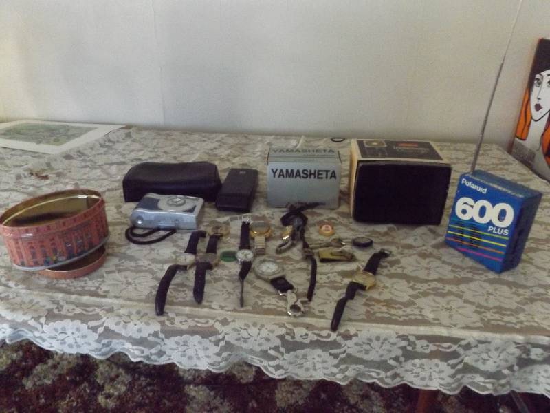 Polaroid 600 Radio, Cameras, Watches