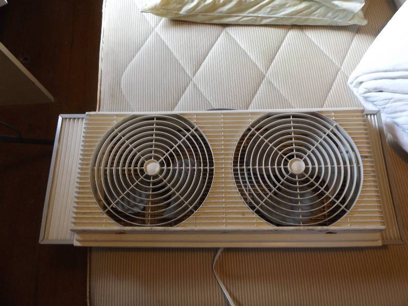 Window Duel Fan