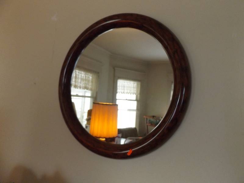 Roung Mirror