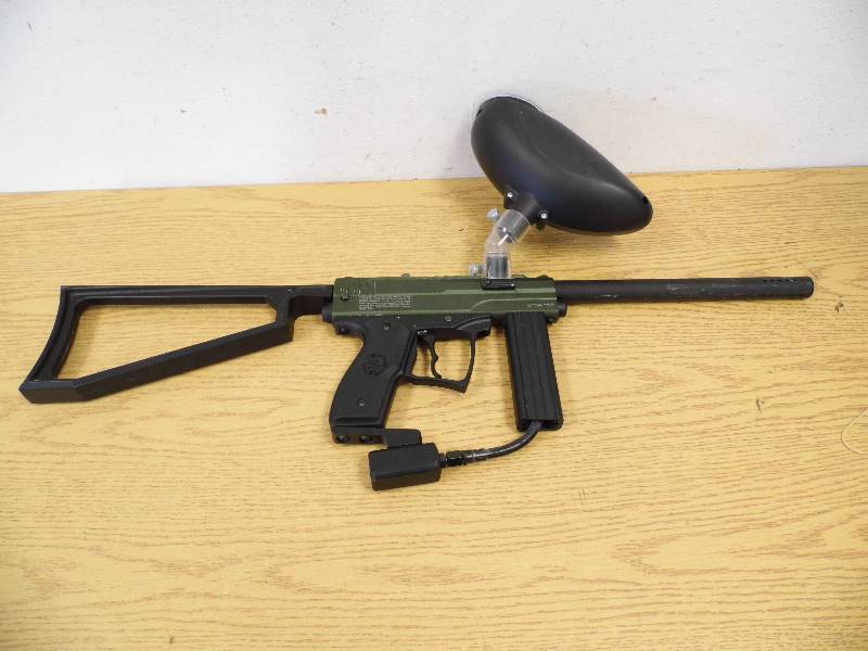 lot 1 image: Spyder Paint Ball Gun