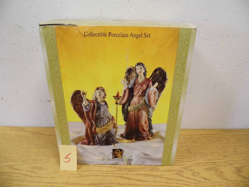 lot 5 image: Angel Set