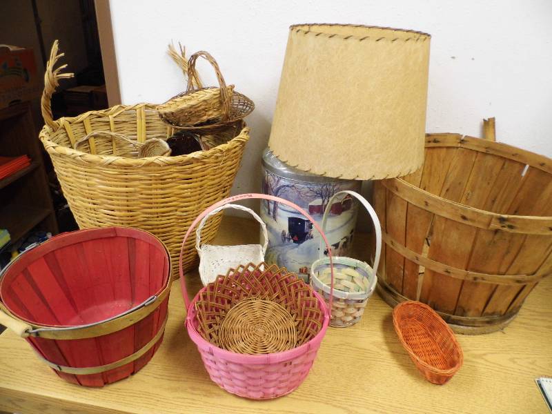 lot 19 image: Baskets