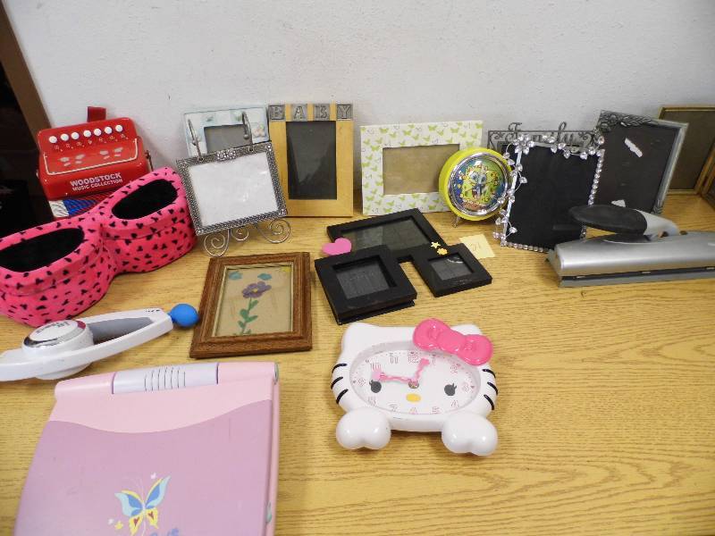 lot 21 image: Frames