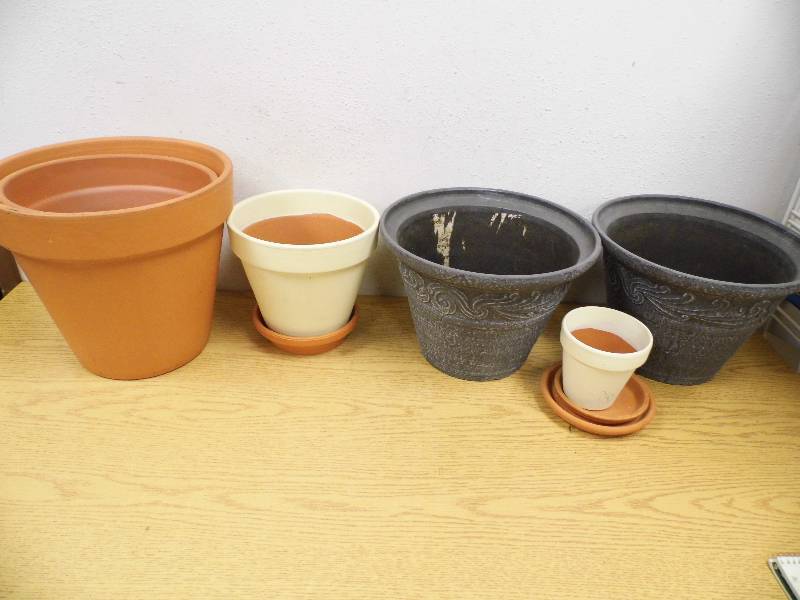 lot 34 image: Pots
