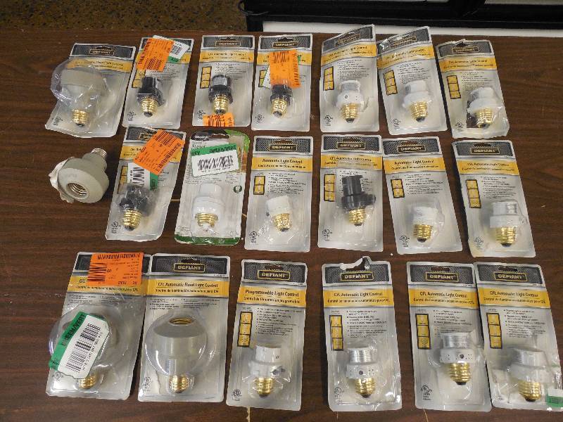 20 - Defiant CFL Automatic Light Control Switch
