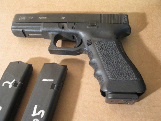 lot 4 image: Glock 22 Gen 4 Semi-auto .40 Cal pistol
