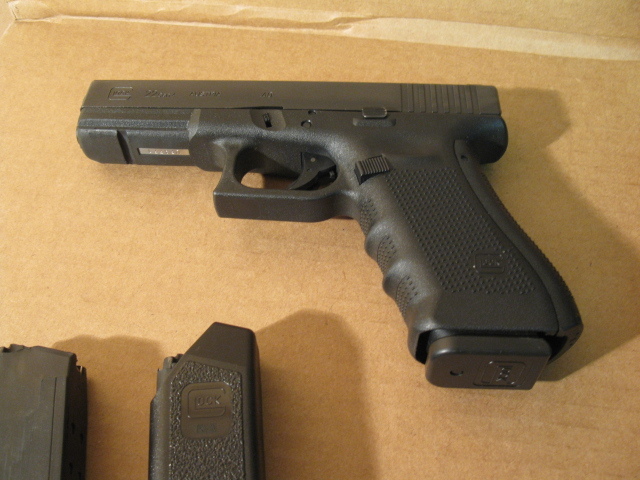 lot 5 image: Glock 22 Gen 4 Semi-auto .40 Cal pistol
