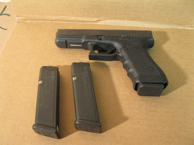 lot 6 image: Glock 22 Gen 4 Semi-auto .40 Cal pistol